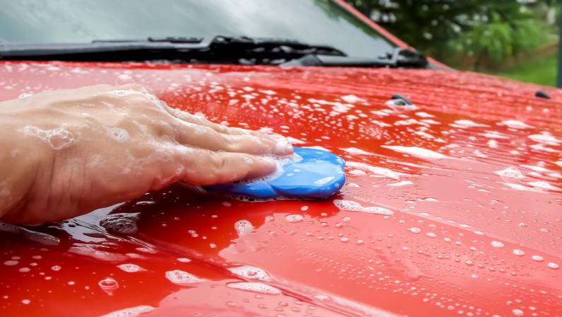 Using Clay bar to cleaning the car surface.