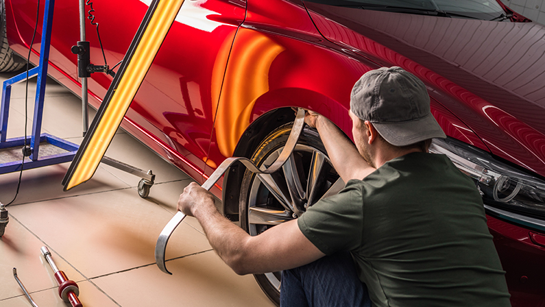 Removing dents on a car body without painting. PDR.